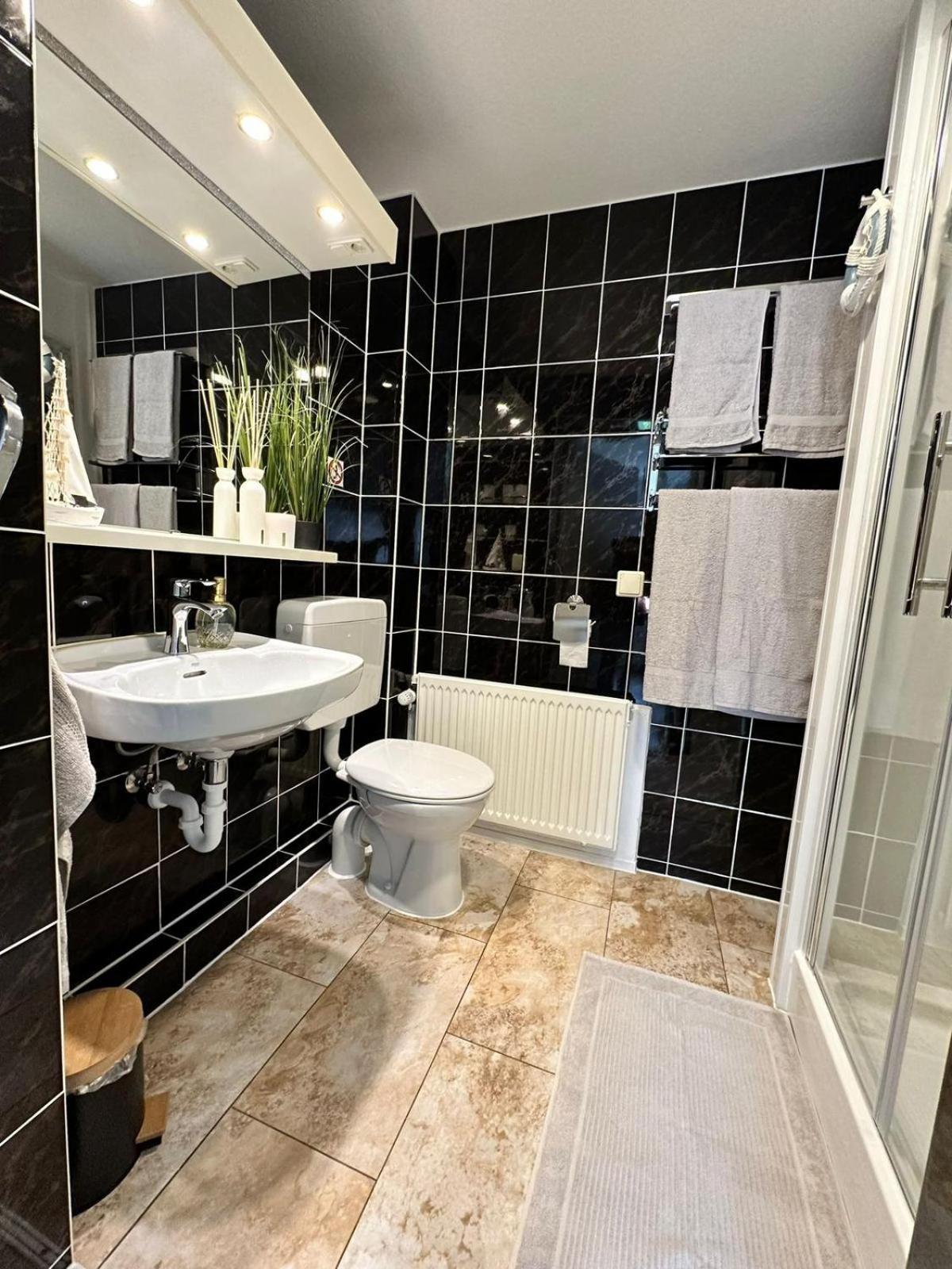 רוסטוק Ferienwohnung Am Strom מראה חיצוני תמונה